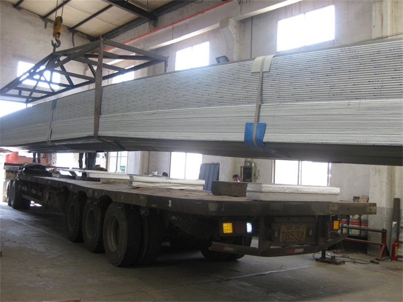 贵州安顺铝镁锰板装车现场