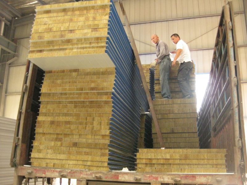 50mm岩棉夹芯板