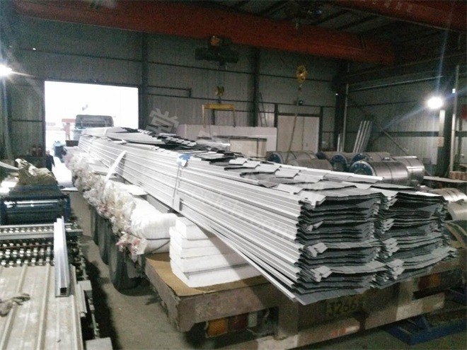 820型暗扣式彩钢瓦银灰色0.6mm