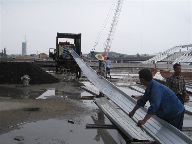 <span style='color:#f00f00'>长沙YX65-400型铝镁锰板现场加工 _长沙高铁南站铝镁锰板</span>