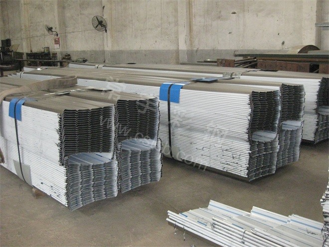 贵阳铝镁锰板_1.2mm银色铝镁锰板 贵阳铝镁锰板_1.2mm银色铝镁锰板